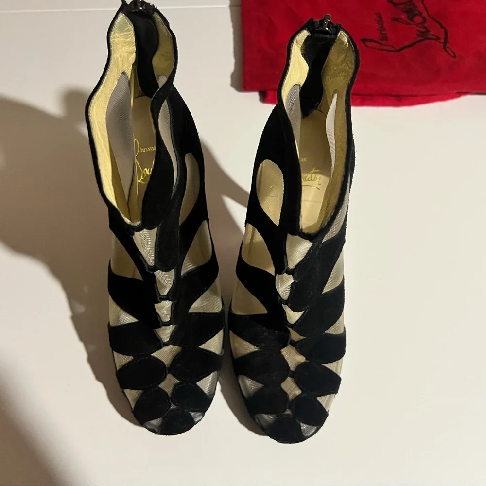 Christian Louboutin Circus Cutout Booties Red Bottom Heels Size 38 / 7.5 🖤✨👠 - Picture 4 of 9